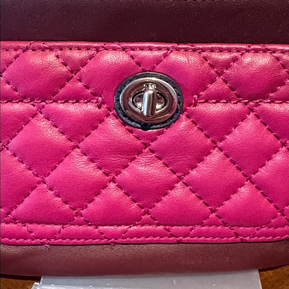 Coach Park wristlet smooth/quilted, leather Pink Burgundy Blue front turn lock - Picture 3 of 13